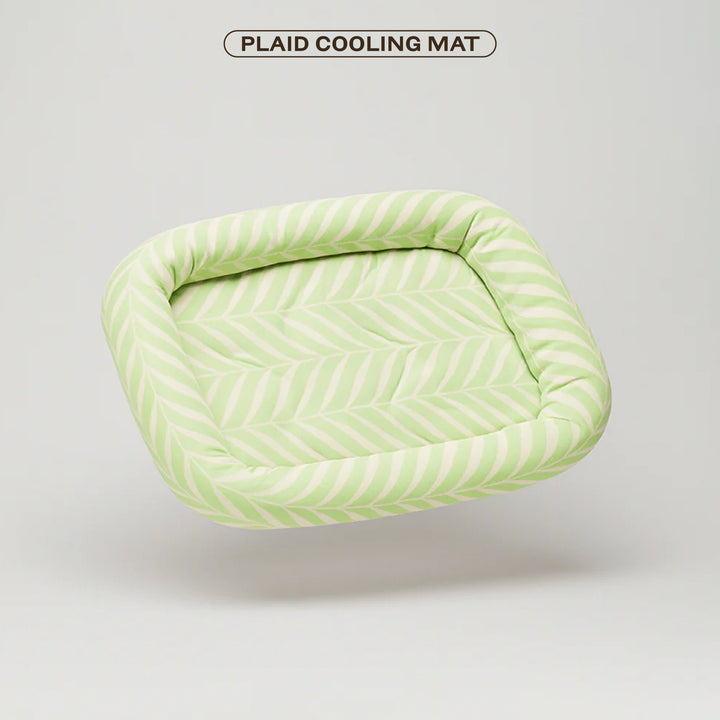 The art of staying cool during summer 🥵 Comfort, freshness, and a touch of style. Exactly where they belong 🧡