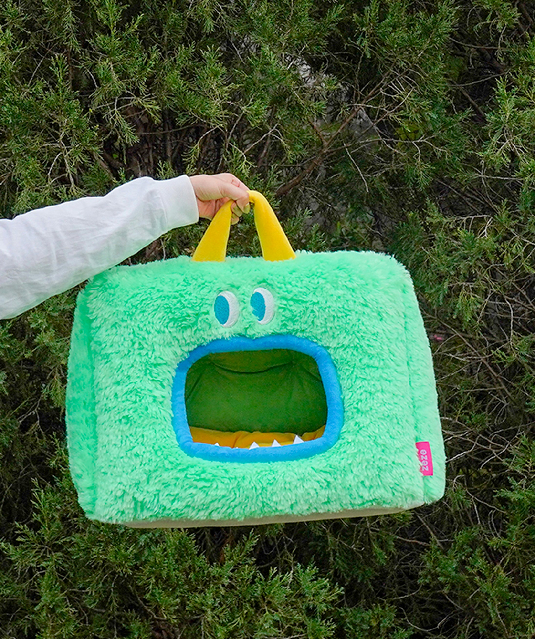 Green wawa monster